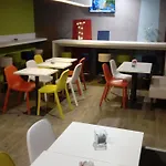 Ibis Budget Centre Port فندق دْييب