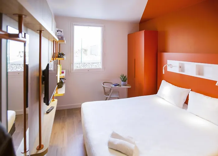 Ibis Budget Centre Port Hotel 2*